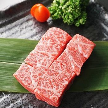 【胡同燒肉】日本 A5 牛小排角切（手工修清，80g × 2 入）
