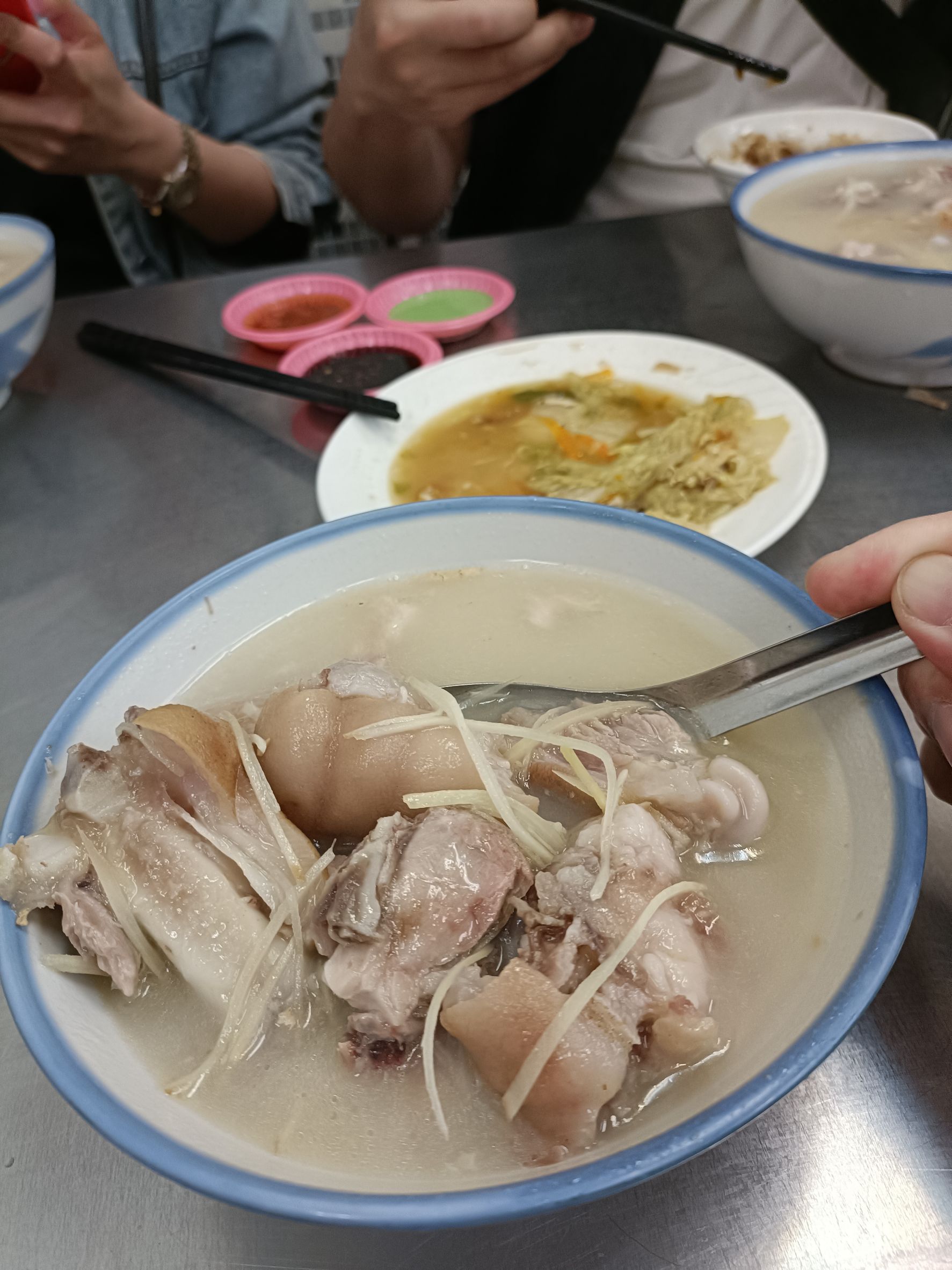 海鮮拉麵清燉豬腳